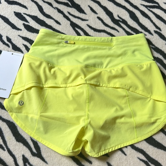 NWT Electric lemon speedup HR 2.5” lululemon shorts - Picture 2 of 2